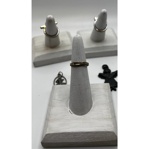 Religious Jewelry Pieces - 8 Piece Untested - 3 Rings and 6 Pendants/Charms - Picture 7 of 9